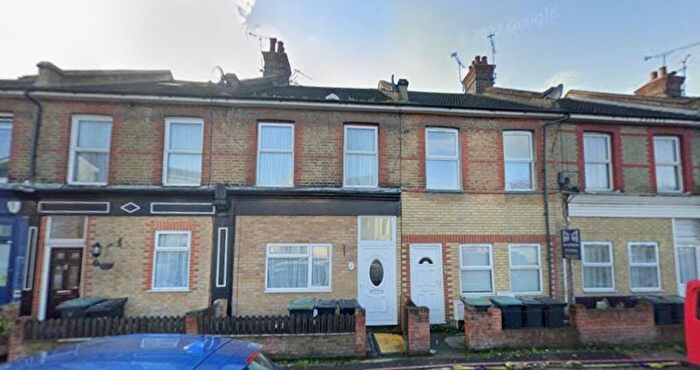 1 Bedroom Flat To Rent In Dover Road, Northfleet, Gravesend, Kent, DA11