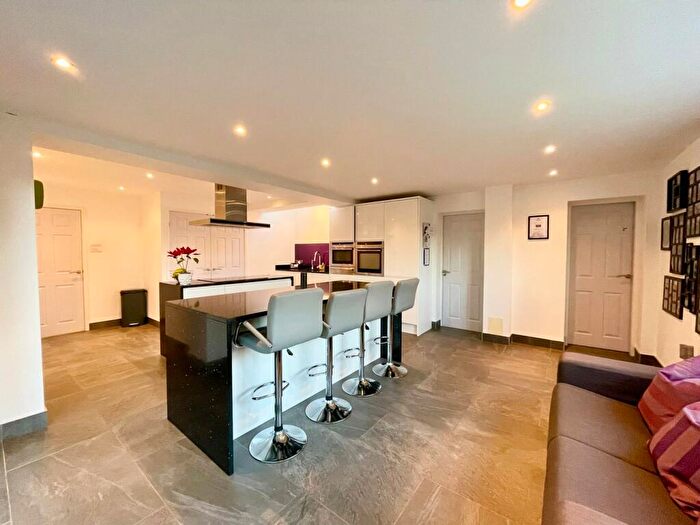 5 Bedroom Detached House For Sale In Cantley Manor Avenue, Doncaster, DN4