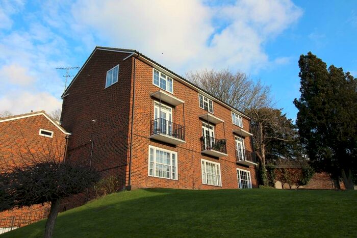 2 Bedroom Maisonette To Rent In Park Close, Hatfield, AL9