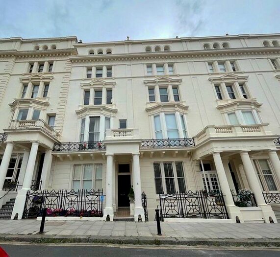 3 Bedroom Flat To Rent In Palmeira Square, Hove, East Sussex, BN3