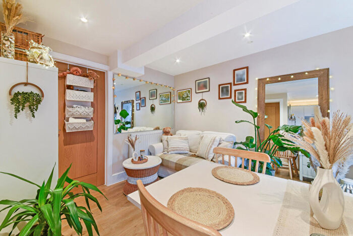 1 Bedroom Flat For Sale In Dennett Road, Croydon, CR0