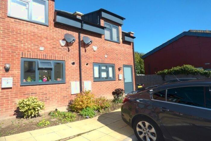 2 Bedroom End Of Terrace House To Rent In - Whippendell Road, Watford, WD18