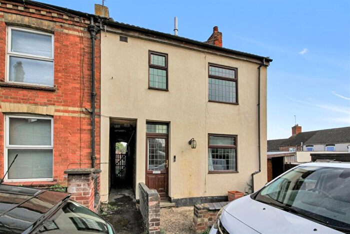 3 Bedroom End Of Terrace House For Sale In , Harborough Road, Rushden, NN10