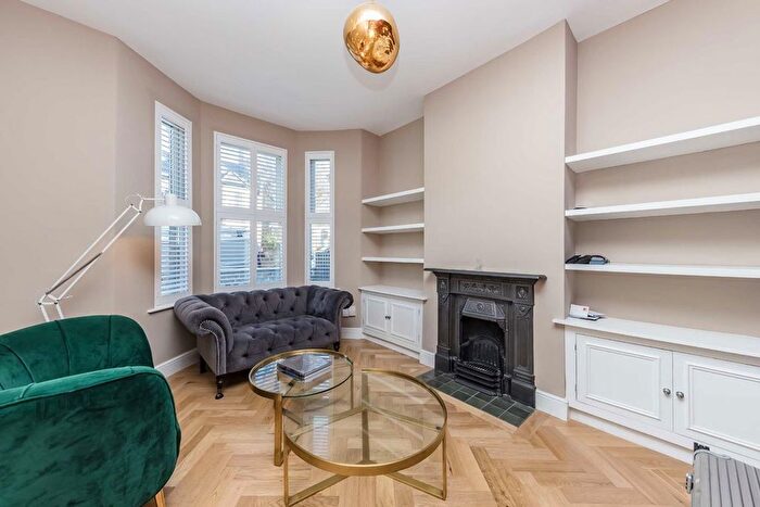 2 Bedroom Terraced House To Rent In Tonsley Hill, Wandsworth, SW18