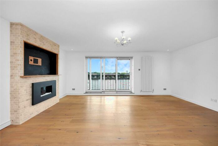 2 Bedroom Apartment To Rent In Narrow Street, E14