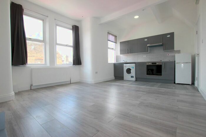 2 Bedroom Flat To Rent In Oak Grove, London, NW2