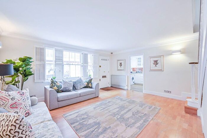 3 Bedroom Mews To Rent In Onslow Mews West, South Kensington, London, SW7
