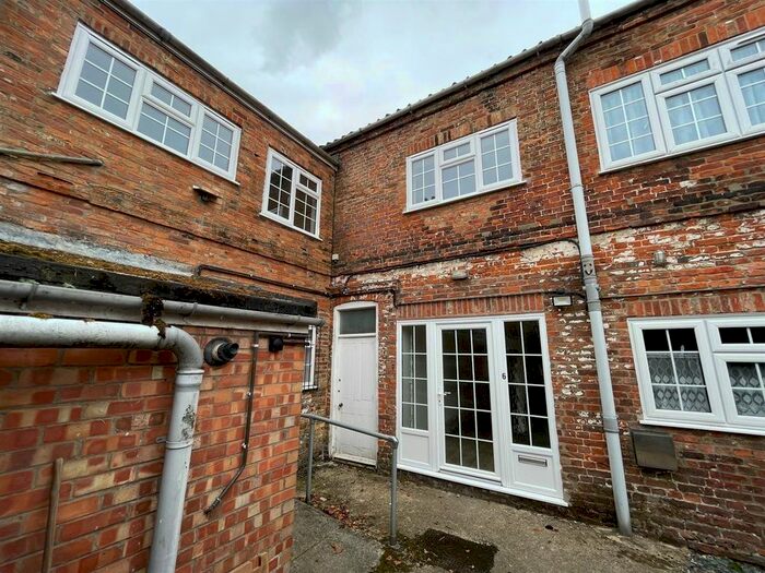 2 Bedroom Flat To Rent In Candlehouse Lane, Alford, LN13