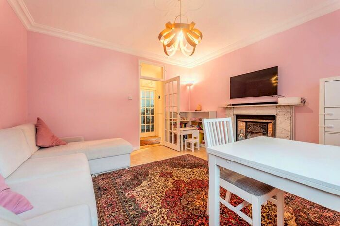 2 Bedroom Flat To Rent In Wyvil Road, Vauxhall, London, SW8