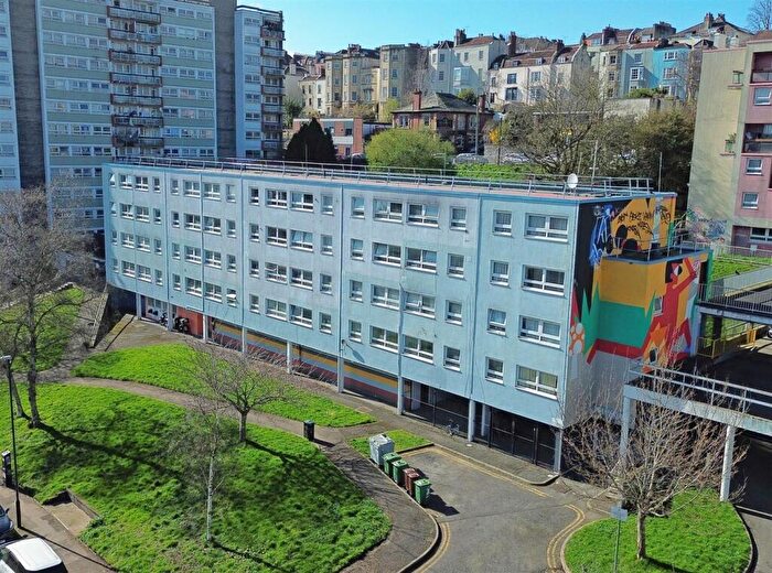 3 Bedroom Maisonette For Sale In Dove Street, Kingsdown, Bristol, BS2