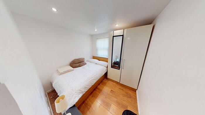 1 Bedroom Flat To Rent In Moorland Avenue, Hyde Park, Leeds, LS6