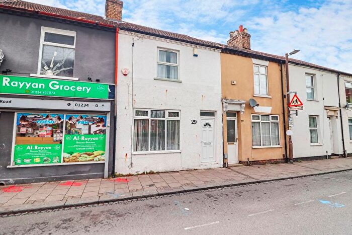 2 Bedroom Terraced House For Sale In Commercial Road, Bedford, MK40