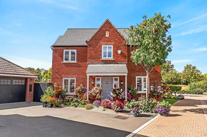 4 Bedroom Detached House For Sale In Waterway Place, Wixams, MK45