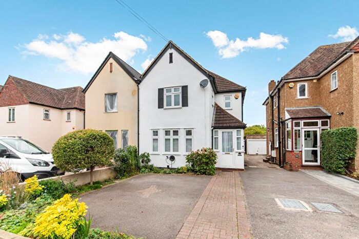 4 Bedroom Semi-detached House For Sale In Rosedale Road, Stoneleigh, KT17