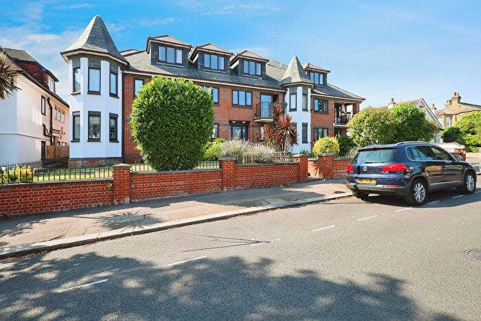 2 Bedroom Flat To Rent In Cossington Road, Westcliff-On-Sea, SS0