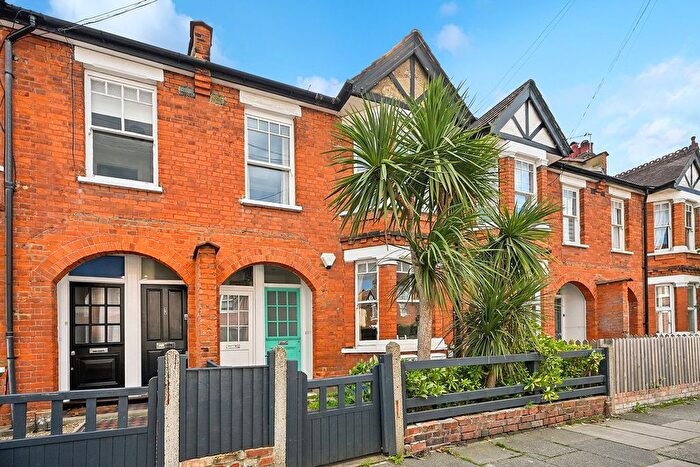 3 Bedroom Maisonette For Sale In Godstone Road, Twickenham, TW1
