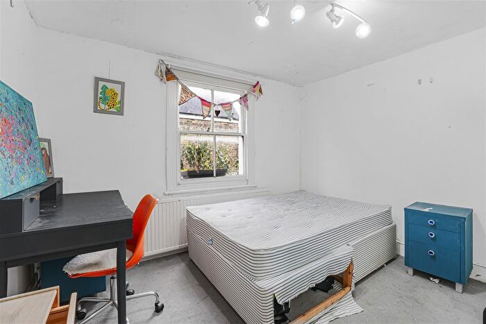 3 Bedroom Terraced House For Sale In St. Dionis Road, London, SW6