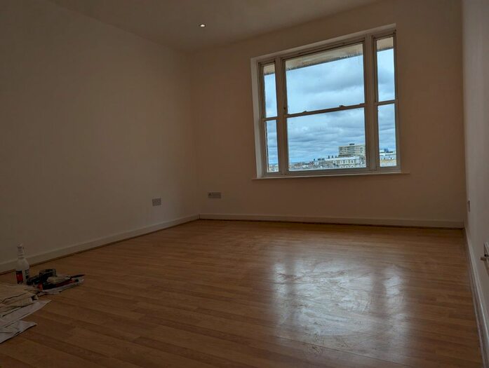 2 Bedroom Flat To Rent In Poplar Walk, Croydon, CR0