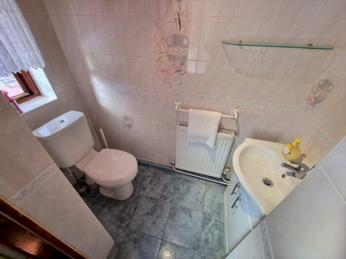 3 Bedroom Semi-Detached House For Sale In Mosslands Close, Great Sutton, Ellesmere Port, Cheshire, CH66