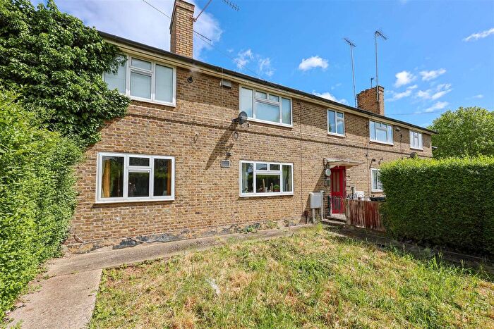 2 Bedroom Maisonette For Sale In Whitethorn Avenue, West Drayton, UB7