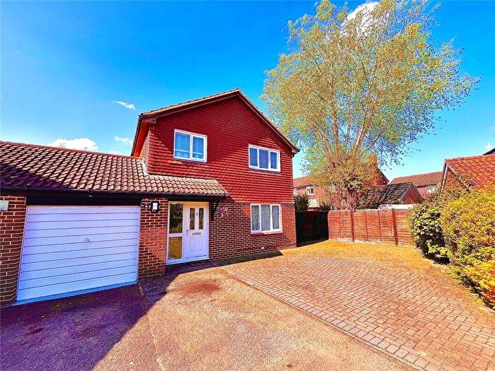 4 Bedroom Link Detached House For Sale In Opal Way, Wokingham, Berkshire, RG41
