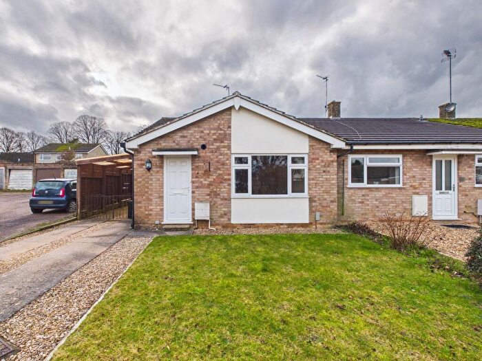 2 Bedroom Bungalow For Sale In Wychwood Close, Milton-under-Wychwood, OX7