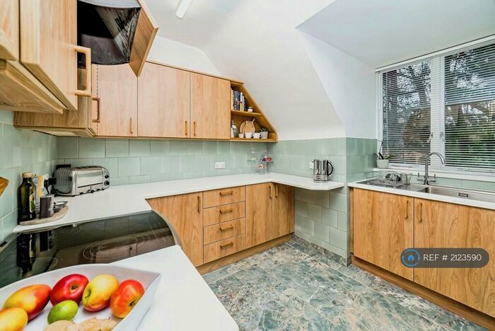 2 Bedroom Maisonette To Rent In Liston Court, Marlow, SL7