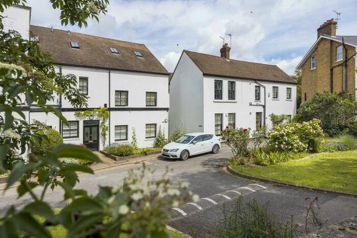 2 Bedroom Flat To Rent In Glebe Court, The Glebe London, SE3