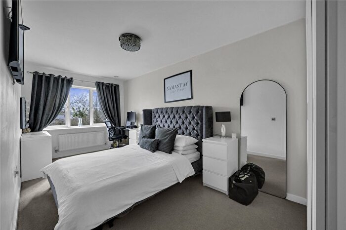 2 Bedroom Flat For Sale In Sackville Court, Dunton Green, Sevenoaks, TN14