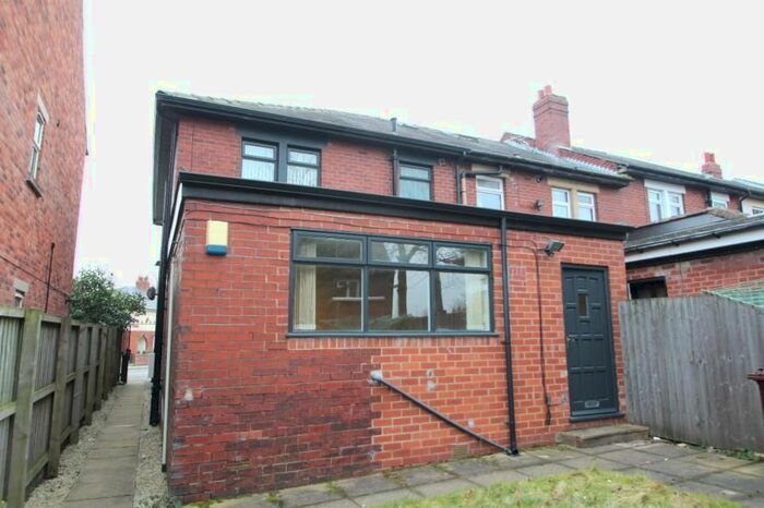 3 Bedroom Flat To Rent In Broadgate Lane, Horsforth LS18