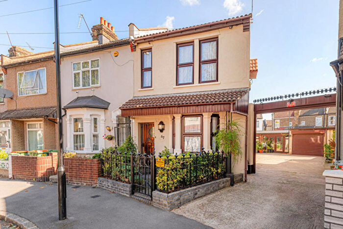 3 Bedroom End Of Terrace House For Sale In Blenheim Road, London, Greater London, E6