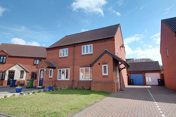 2 Bedroom Semi-Detached House To Rent In Cornwallis Drive, St. Neots, PE19