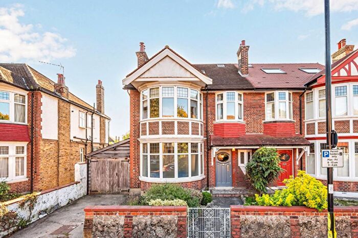 5 Bedroom Property For Sale In Carbery Avenue, W3