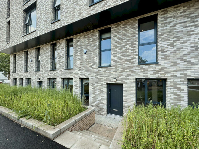 3 Bedroom Town House To Rent In Duncan Street, Salford, Lancashire, M5