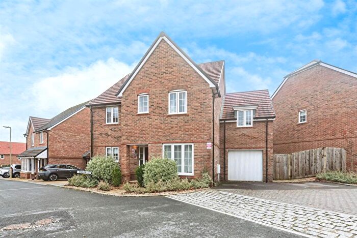 5 Bedroom Detached House For Sale In Broadleaf Close, Basingstoke, RG23