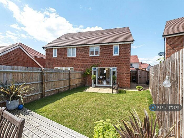 3 Bedroom Semi-Detached House To Rent In Eamer Crescent, Wokingham, RG41