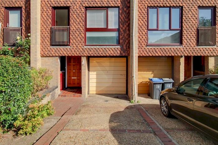 4 Bedroom Terraced House To Rent In Deans Close, Croydon, CR0