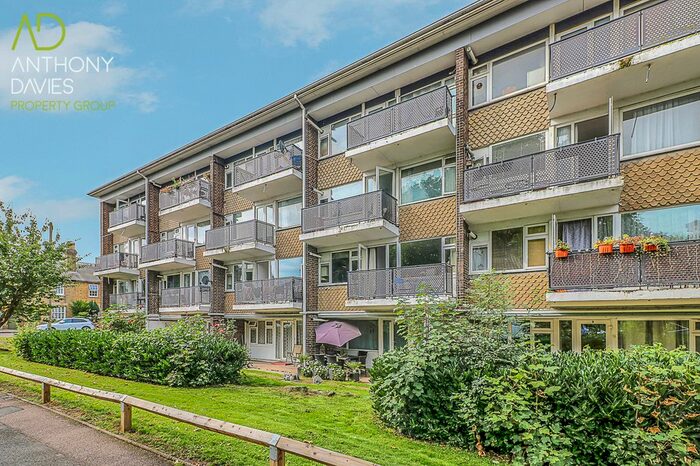 2 Bedroom Flat To Rent In Langton Road, Hoddesdon, EN11