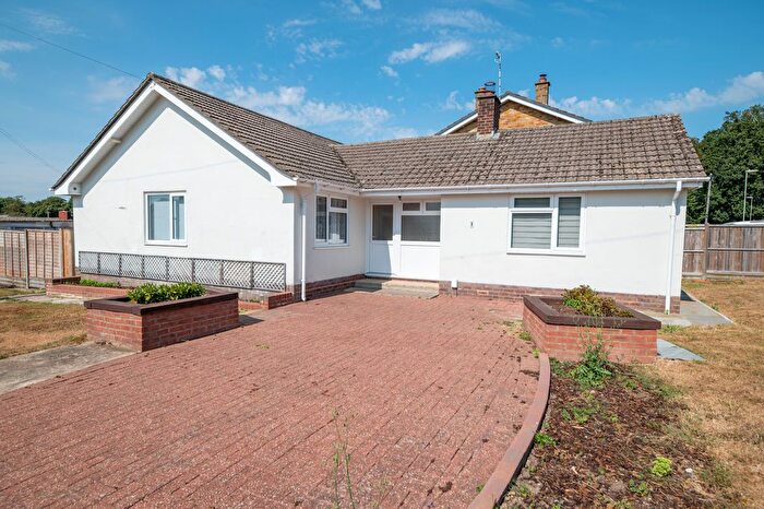 3 Bedroom Detached House For Sale In Bourne Close, Horndean, PO8