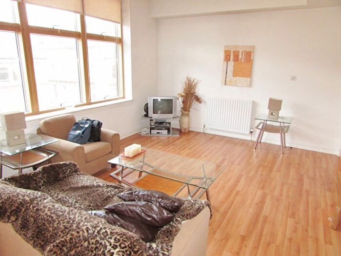 1 Bedroom Flat To Rent In Bed Furnished At Hutcheson St, Merchant City, G1