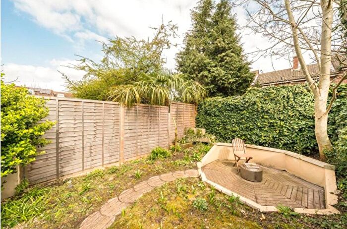 2 Bedroom Flat To Rent In Kingswood Road, London, SW2