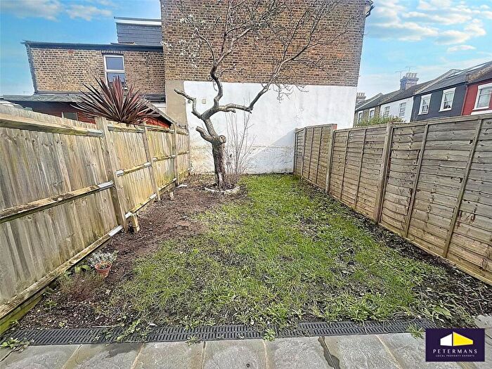 4 Bedroom End Of Terrace House For Sale In Cambria Road, London, SE5