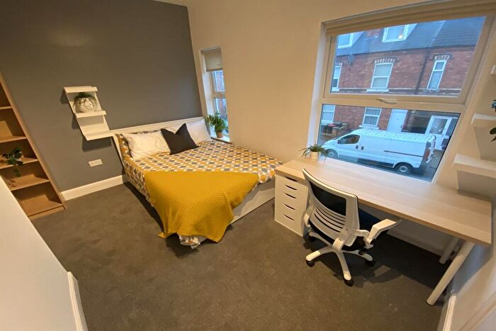 4 Bedroom Semi-Detached House To Rent In City Road, Beeston, NG9