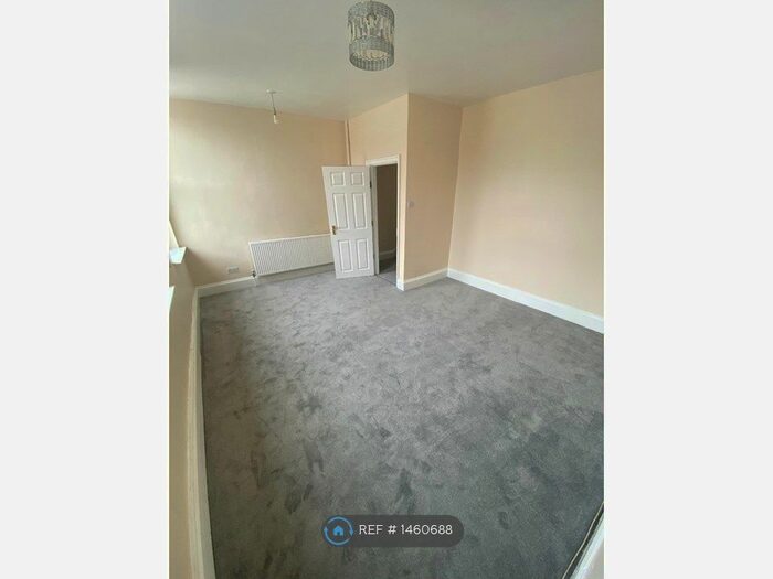 2 Bedroom Flat To Rent In Narborough Road, Leicester, LE3
