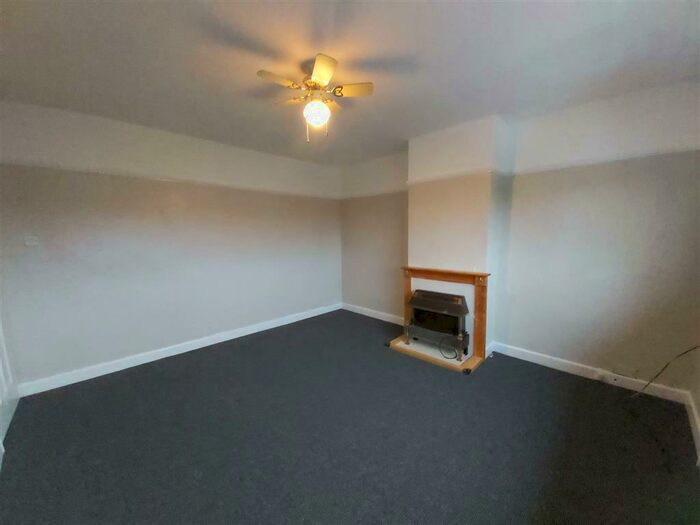 3 Bedroom Flat To Rent In Colebrook Road, Shirley, Solihull, B90