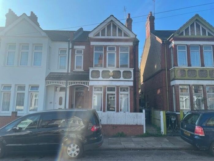 5 Bedroom Semi-Detached House To Rent In Ashburnham Road, Luton, LU1