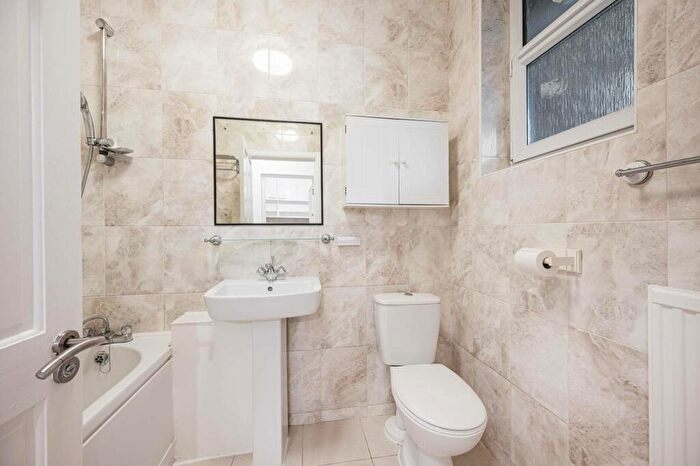 1 Bedroom Flat For Sale In Diss Street, Columbia Road, London, E2