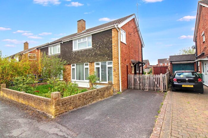 3 Bedroom Semi Detached House For Sale In New Meadow, Aylesbury, HP21