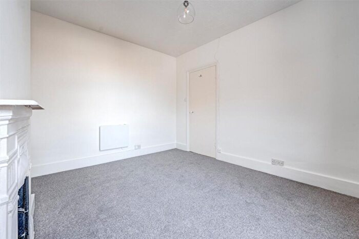 1 Bedroom Flat For Sale In Ham Road, Worthing, West Sussex, BN11