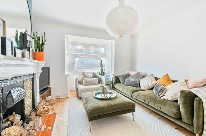 2 Bedroom Property To Rent In Winchester Road, Shirley, Southampton, SO16